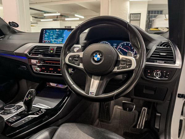 2019-BMW-X3-M40d image:12