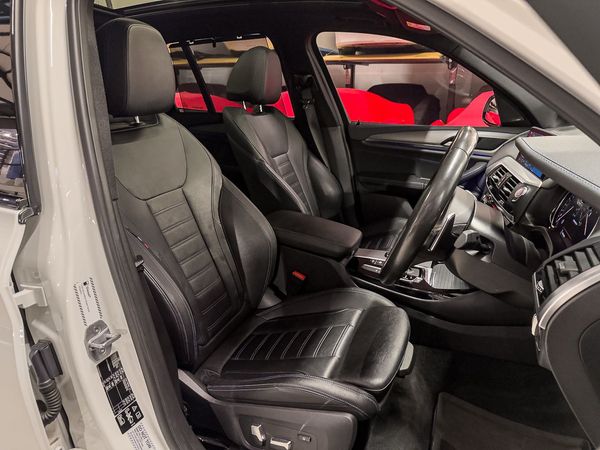 2019-BMW-X3-M40d image:14