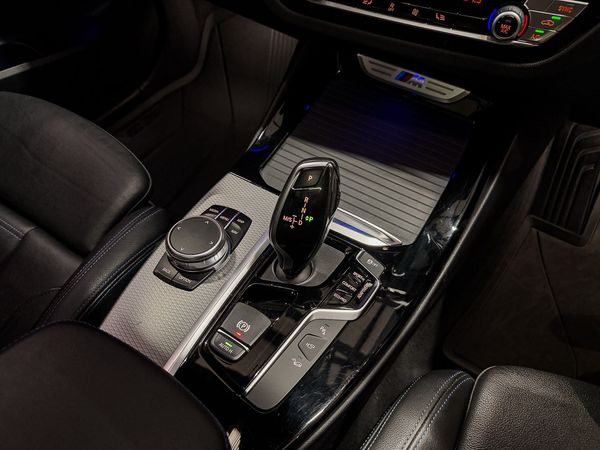 2019-BMW-X3-M40d image:16