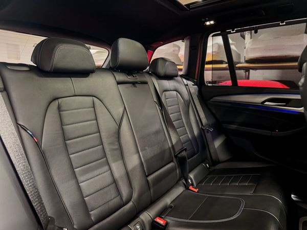 2019-BMW-X3-M40d image:17