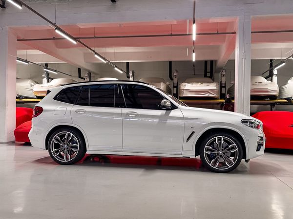 2019-BMW-X3-M40d image:1