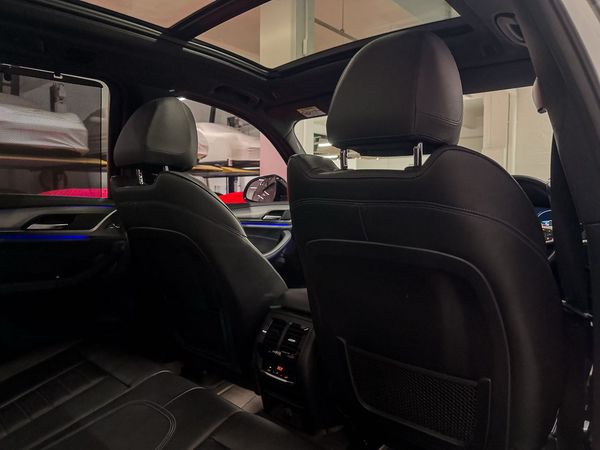 2019-BMW-X3-M40d image:19