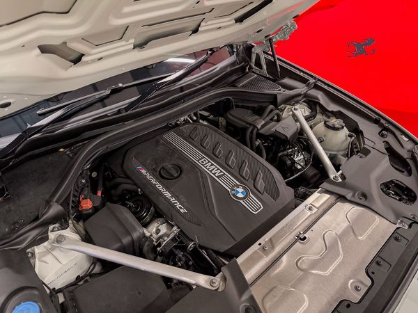 2019-BMW-X3-M40d image:22