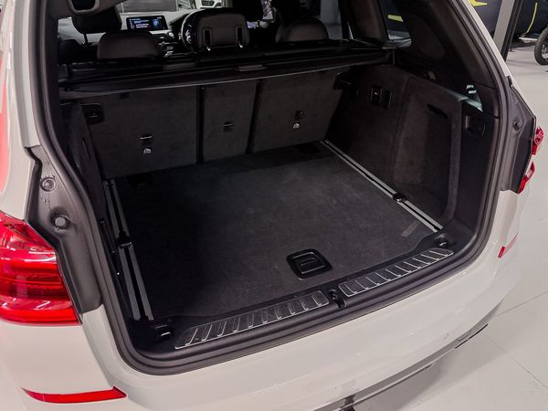 2019-BMW-X3-M40d image:5