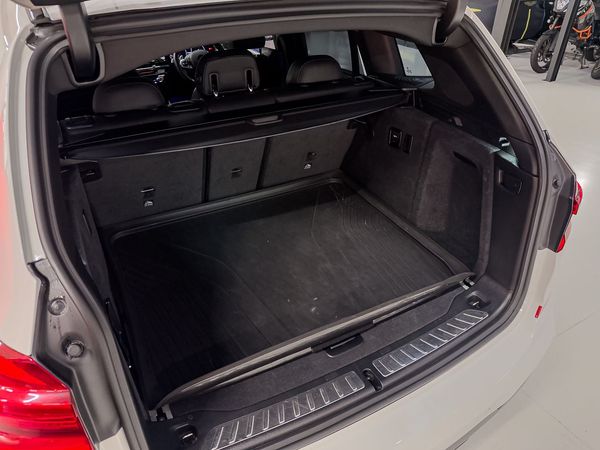 2019-BMW-X3-M40d image:6