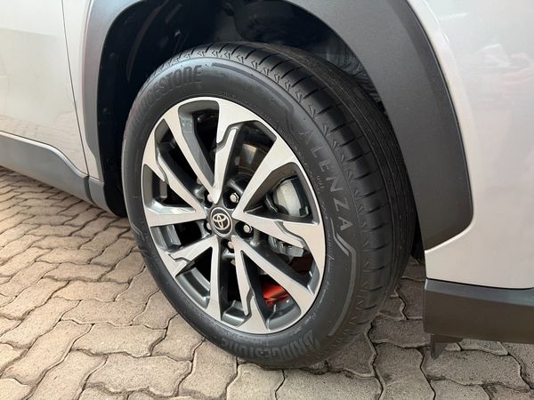 2022-Toyota-Corolla-Cross-18-XS-Hybrid image:19