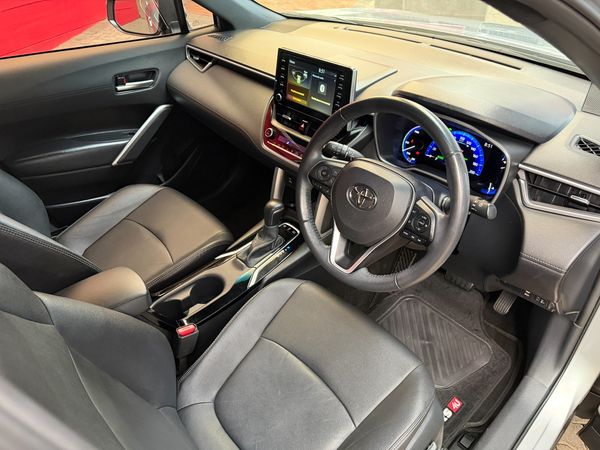 2022-Toyota-Corolla-Cross-18-XS-Hybrid image:8