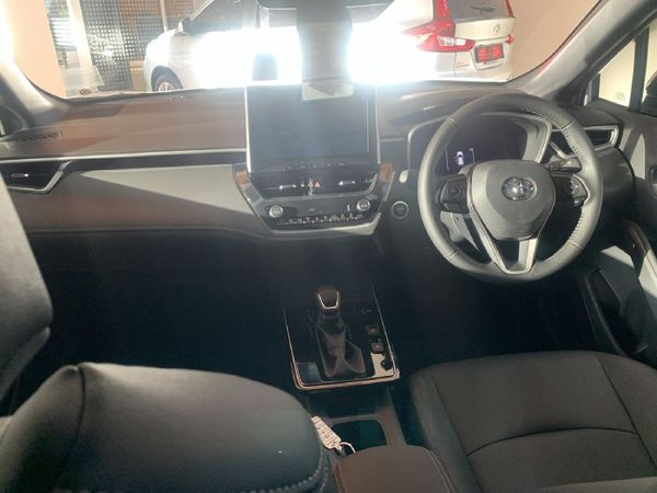 2026-Toyota-Corolla-Cross-18-XR-Hybrid image:8