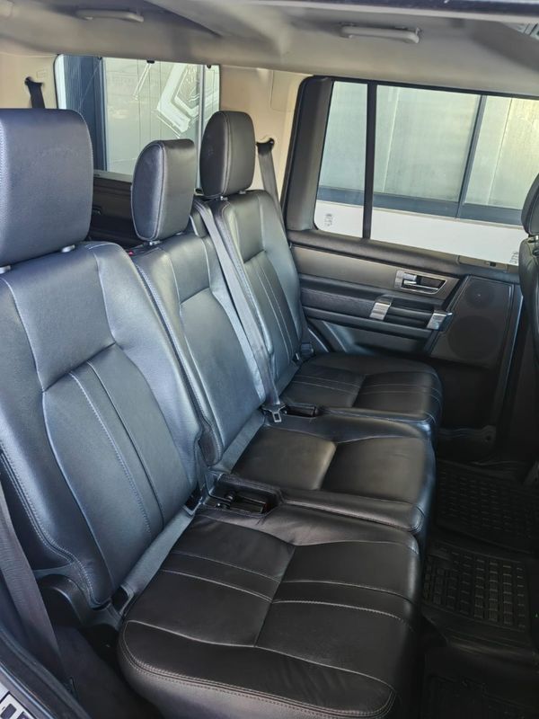 2016-Land-Rover-Discovery-4-30-TDSD-V6-SE-Black-Edition image:8