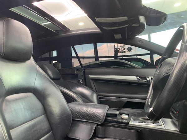 2011-Mercedes-Benz-E-Class-E-350-Coupe image:9