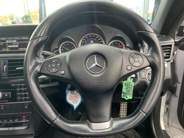 2011-Mercedes-Benz-E-Class-E-350-Coupe image:13