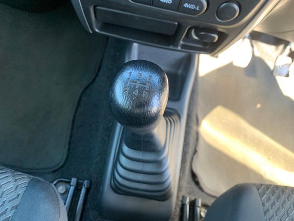 2015-Suzuki-Jimny-13 image:9