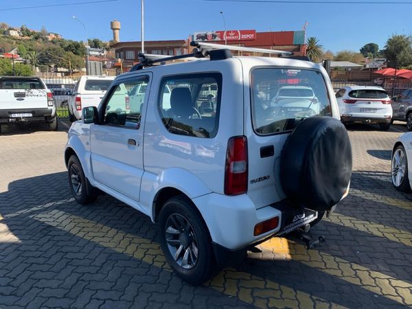 2015-Suzuki-Jimny-13 image:2
