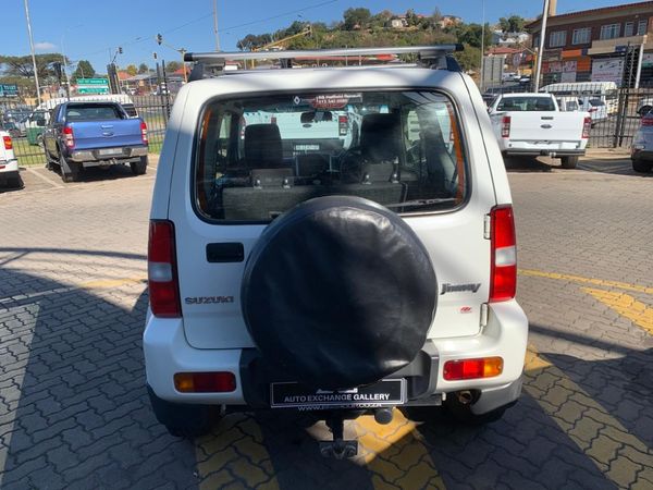 2015-Suzuki-Jimny-13 image:3