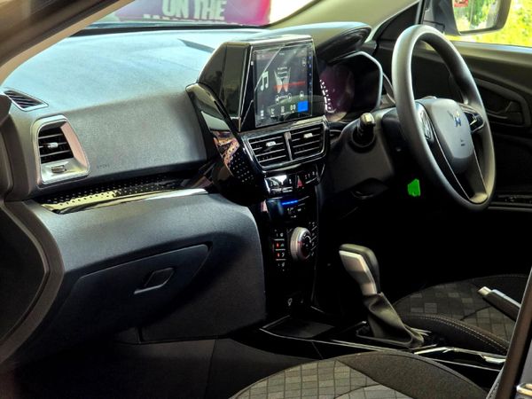 2026-Mahindra-XUV-3XO-12T-MX2-Auto image:6