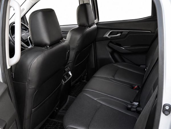 2023-Isuzu-D-Max-30-DDI-LSE-4x4-Auto-Double-Cab image:7