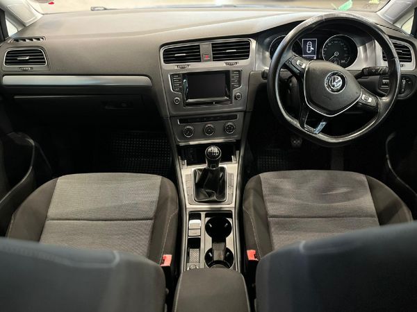 2013-Volkswagen-Golf-VII-12-TSI-Trendline image:9