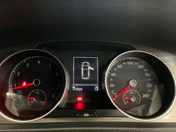 2013-Volkswagen-Golf-VII-12-TSI-Trendline image:10