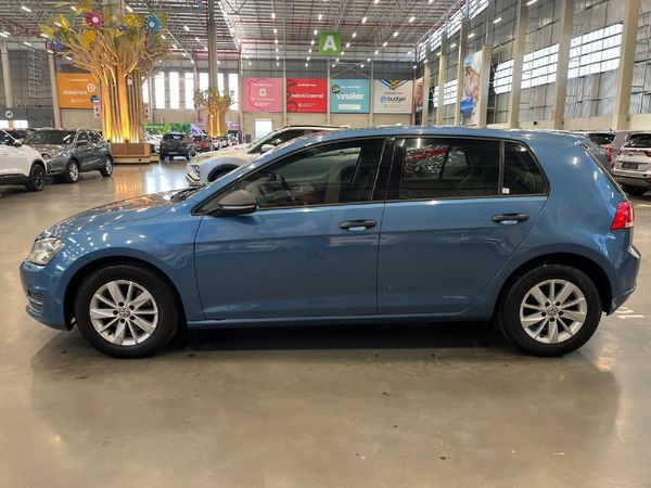 2013-Volkswagen-Golf-VII-12-TSI-Trendline image:5