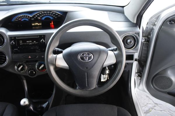 2016-Toyota-Etios-15-XS-5-dr image:9