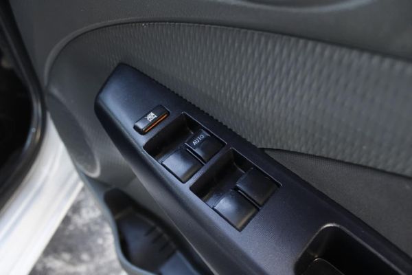 2016-Toyota-Etios-15-XS-5-dr image:14