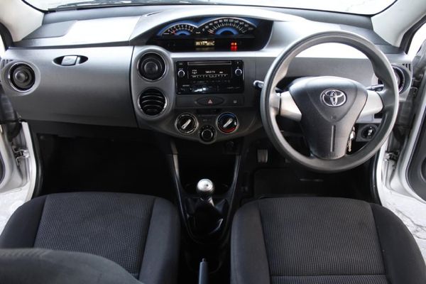 2016-Toyota-Etios-15-XS-5-dr image:17