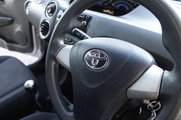 2016-Toyota-Etios-15-XS-5-dr image:18