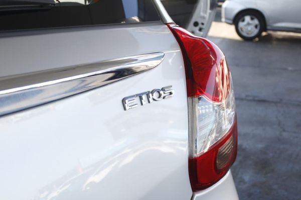 2016-Toyota-Etios-15-XS-5-dr image:6