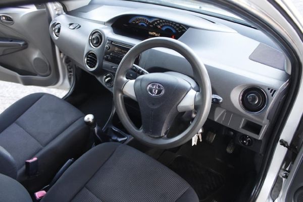 2016-Toyota-Etios-15-XS-5-dr image:8