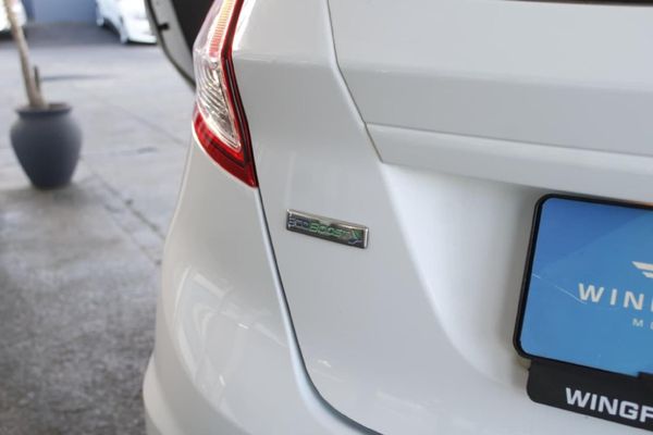 2017-Ford-Fiesta-10-EcoBoost-Ambiente-Auto-5-dr image:9