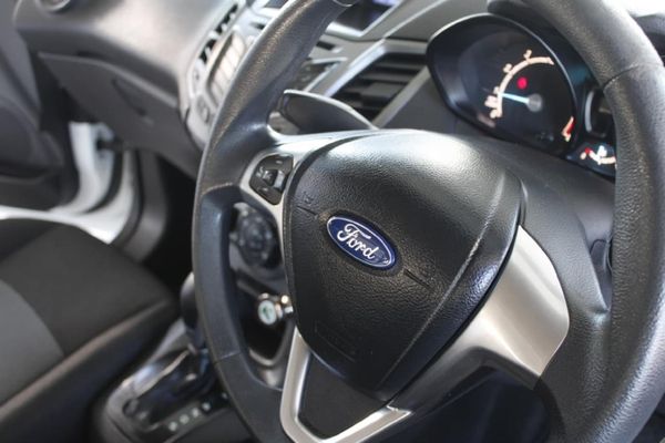 2017-Ford-Fiesta-10-EcoBoost-Ambiente-Auto-5-dr image:10