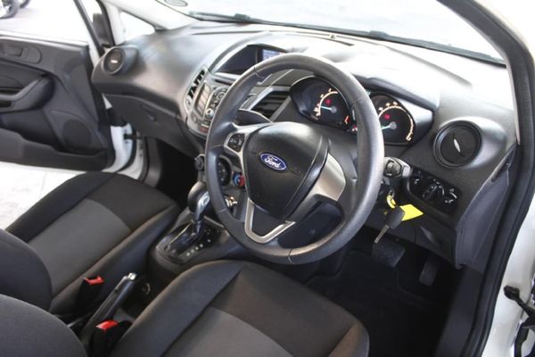 2017-Ford-Fiesta-10-EcoBoost-Ambiente-Auto-5-dr image:11
