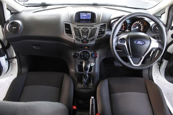 2017-Ford-Fiesta-10-EcoBoost-Ambiente-Auto-5-dr image:12