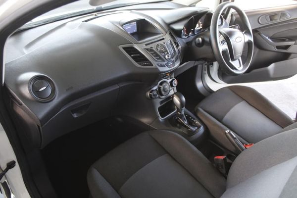 2017-Ford-Fiesta-10-EcoBoost-Ambiente-Auto-5-dr image:13