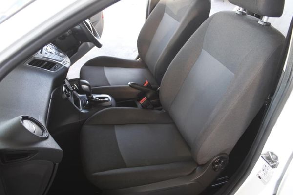 2017-Ford-Fiesta-10-EcoBoost-Ambiente-Auto-5-dr image:14