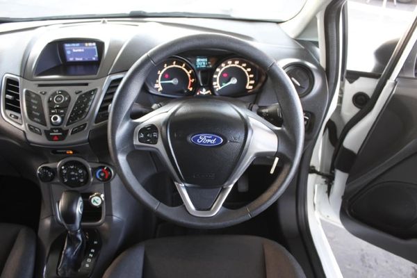 2017-Ford-Fiesta-10-EcoBoost-Ambiente-Auto-5-dr image:15