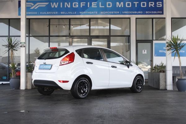 2017-Ford-Fiesta-10-EcoBoost-Ambiente-Auto-5-dr image:1