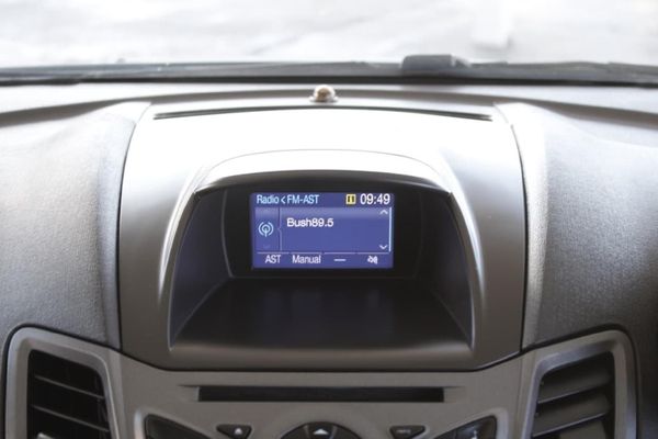 2017-Ford-Fiesta-10-EcoBoost-Ambiente-Auto-5-dr image:19