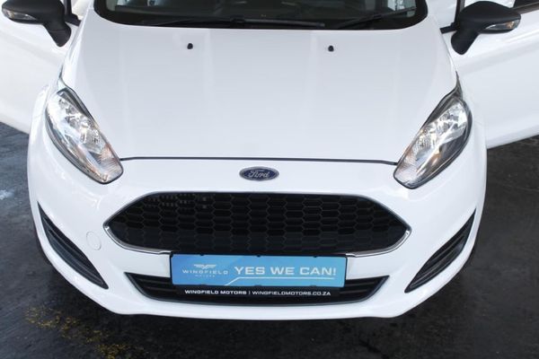 2017-Ford-Fiesta-10-EcoBoost-Ambiente-Auto-5-dr image:5