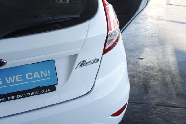 2017-Ford-Fiesta-10-EcoBoost-Ambiente-Auto-5-dr image:6