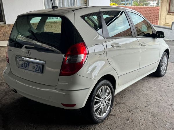 2010-Mercedes-Benz-A-Class-Lady-driven image:5