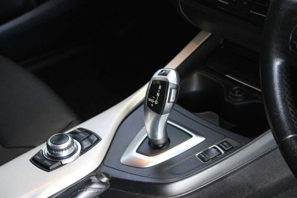 2017-BMW-1-Series-118i-5-dr-Auto image:10