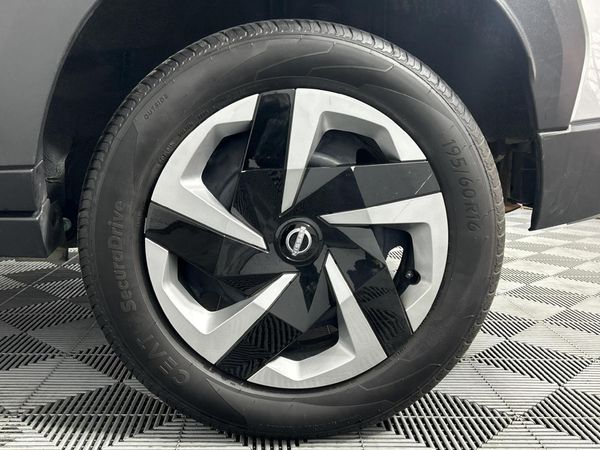2024-Nissan-Magnite-10-Visia-AMT image:6