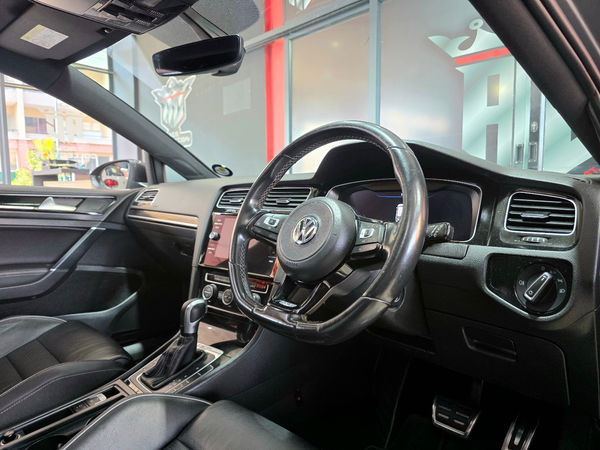 2020-Volkswagen-Golf-VII-20-TSI-R-Auto-228kW image:11