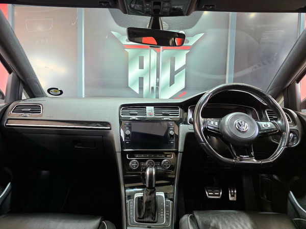 2020-Volkswagen-Golf-VII-20-TSI-R-Auto-228kW image:14
