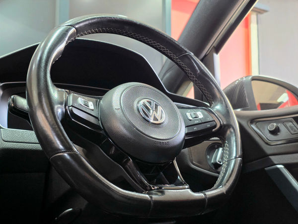 2020-Volkswagen-Golf-VII-20-TSI-R-Auto-228kW image:15