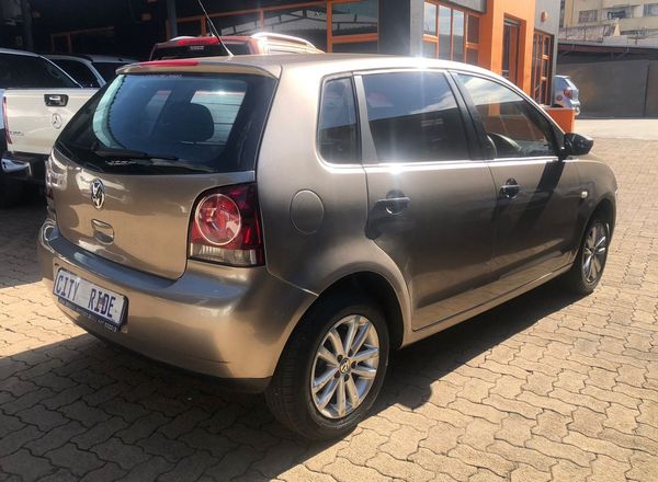 2015-Volkswagen-Polo-Vivo-GP-14-Trendline-5-dr image:2