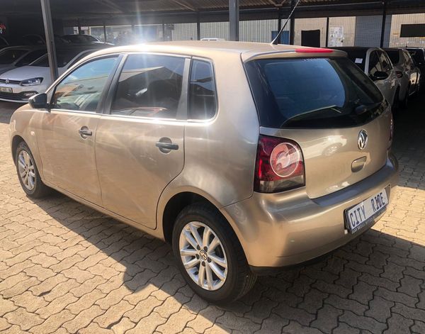 2015-Volkswagen-Polo-Vivo-GP-14-Trendline-5-dr image:3