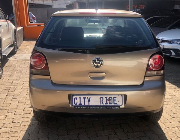 2015-Volkswagen-Polo-Vivo-GP-14-Trendline-5-dr image:4