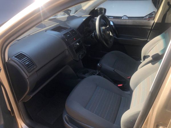 2015-Volkswagen-Polo-Vivo-GP-14-Trendline-5-dr image:6